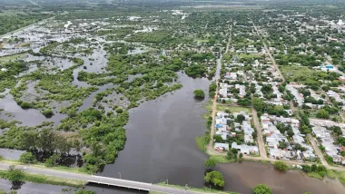 SAN LUIS AGUA.webp SAN LUIS DEL PALMAR Intendente Buján: «está bajando el Riachuelo y esperamos que los evacuados puedan volver a sus hogares»
