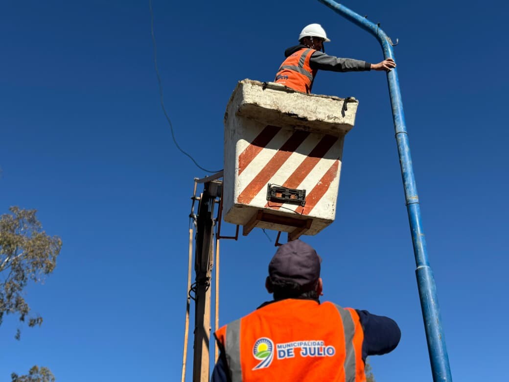 9 DE JULIO apuesta a Seguridad vial y obras en Ruta 20: la Escuela Procesa Sarmiento ya cuenta con iluminación LED