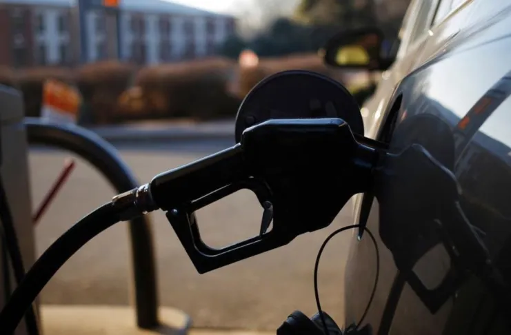 La nafta superó los $2.000 en Rosario y profundiza la escalada de precios