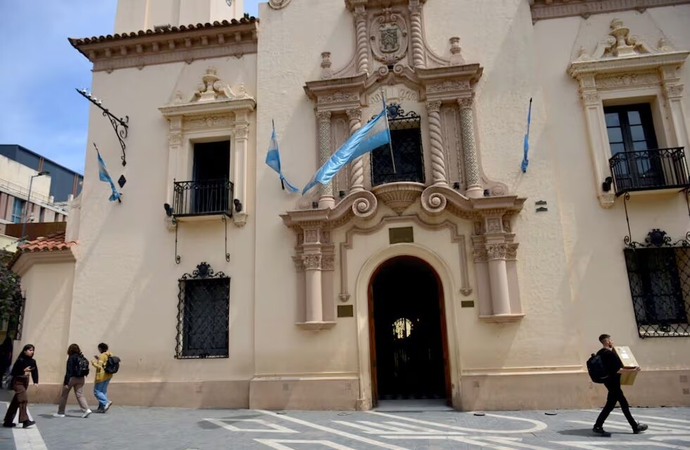 SS.jpg Insólito en Córdoba: denunció penalmente por “extorsión” al Colegio Nacional de Monserrat