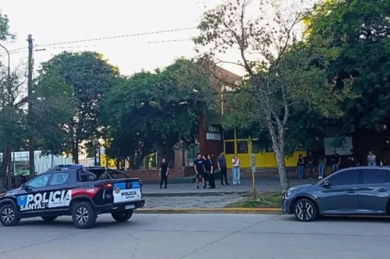 San Cristóbal: un alumno entró armado a la escuela y mató a un compañero