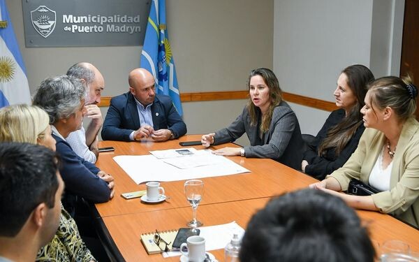 Gustavo Sastre recibió hoy en el Municipio a la titular del Ministerio de Producción de la Provincia Laura Mirantes