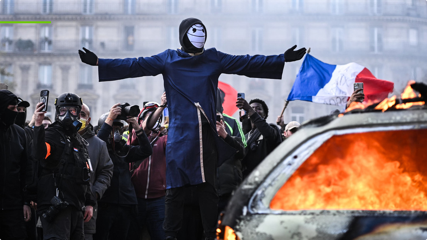 Francia arde en medio de protestas masivas de los «chalecos amarillos», sindicatos y estudiantes