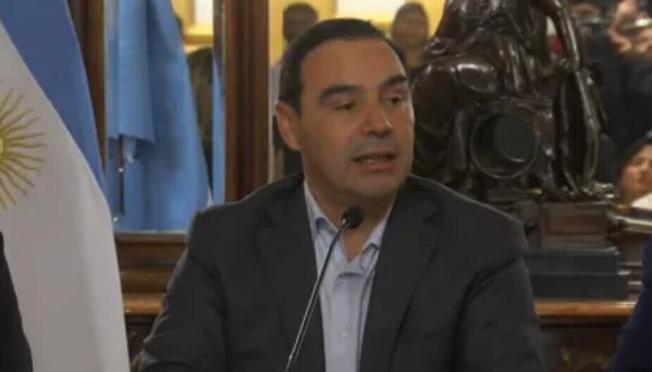 Screenshot_20241209_114527_Chrome.jpg Gustavo Valdés lanzó el carnaval 2025 en la Ciudad de Corrientes