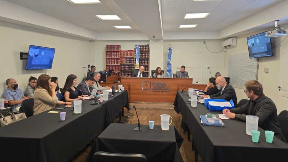 Los días de novela en Chubut: de Judas a Pedro, de caranchos, de paros históricos y de repudios
