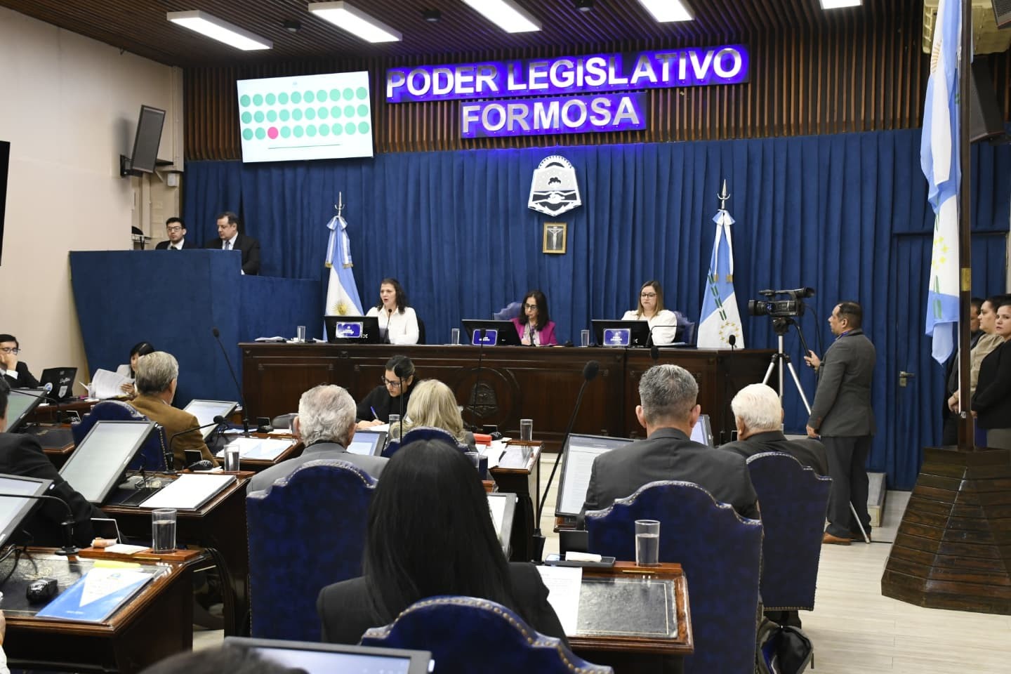 Servi.jpg Tras renuncias y exclusión de convencionales, la Convención Constituyente convocó a suplentes