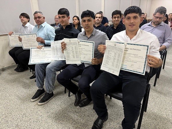 Servi.jpg Entregaron títulos a los primeros egresados de la Tecnicatura Universitaria en Análisis y Diseño de Software