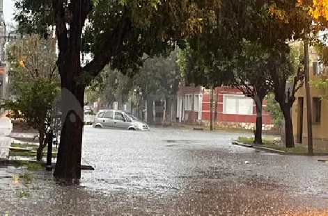 SANTA FE: FUERTE TEMPORAL EN LA PROVINCIA, UN MUERTO, INUNDACIONES, EVACUADOS Y CLASES SUSPENDIDAS