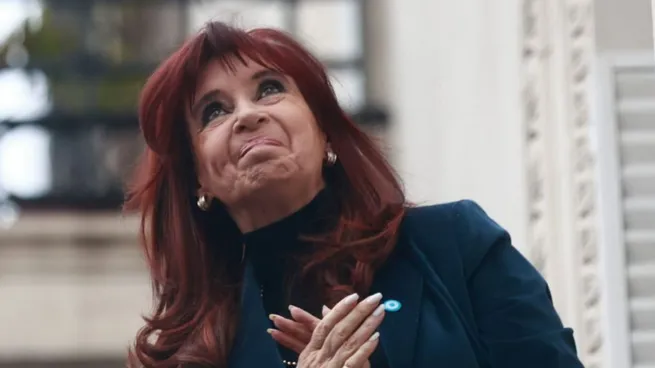 Cristina Kirchner dijo que está «firme y tranquila» y arengó a la militancia: «Vamos a volver»