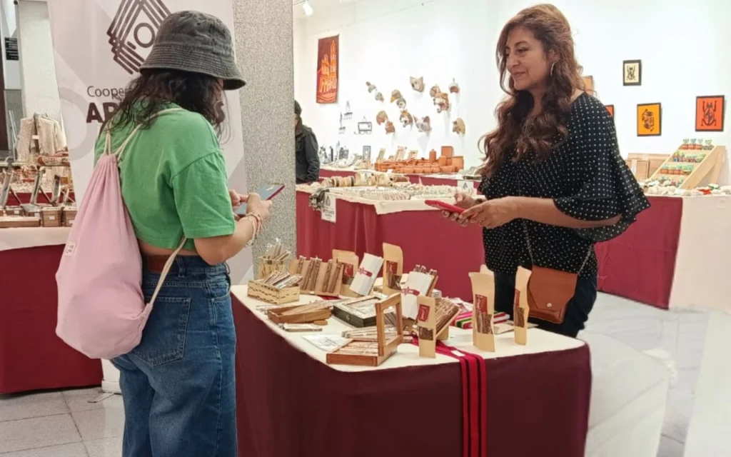 Feria Artesanal «Hecho en la Tierra del Milagro» llega a la Casa de la Cultura
