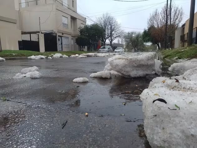 Sta Rosa 2.jpg Histórica granizada y fuertes chaparrones azotaron en la madrugada a Santa Rosa, La Pampa