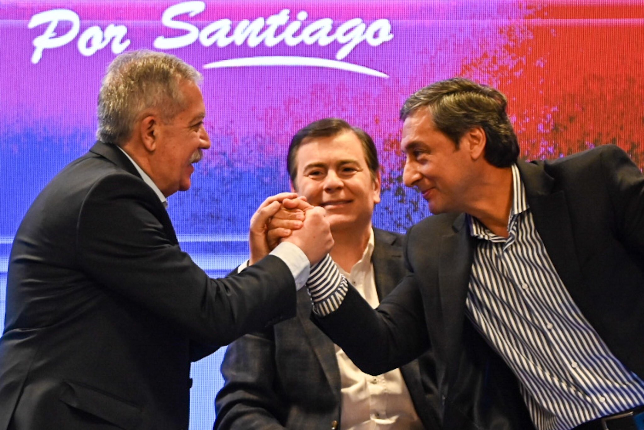 Ellias Suarez, Gerardo Zamora y Carlos Silva Neder en la presentación de candidatos del Frente Cívico por Santiago.