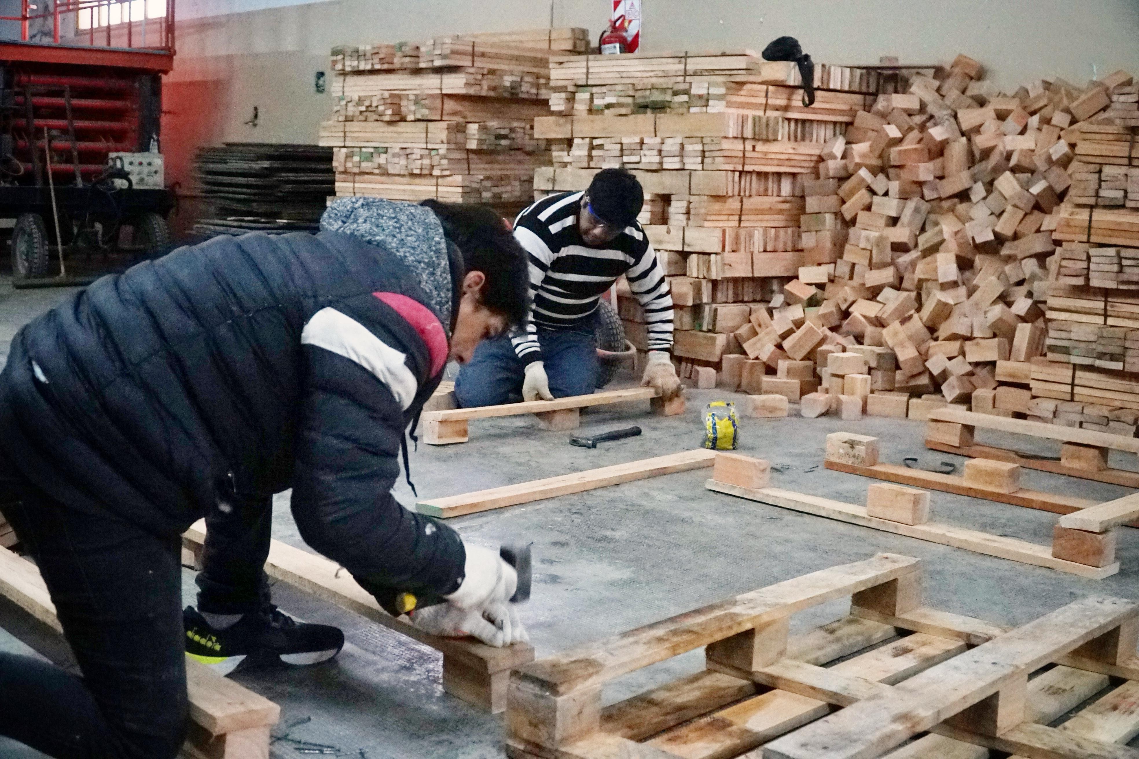 Municipio impulsa la producción y el empleo con capacitación en la futura fabrica de adoquines de Rawson