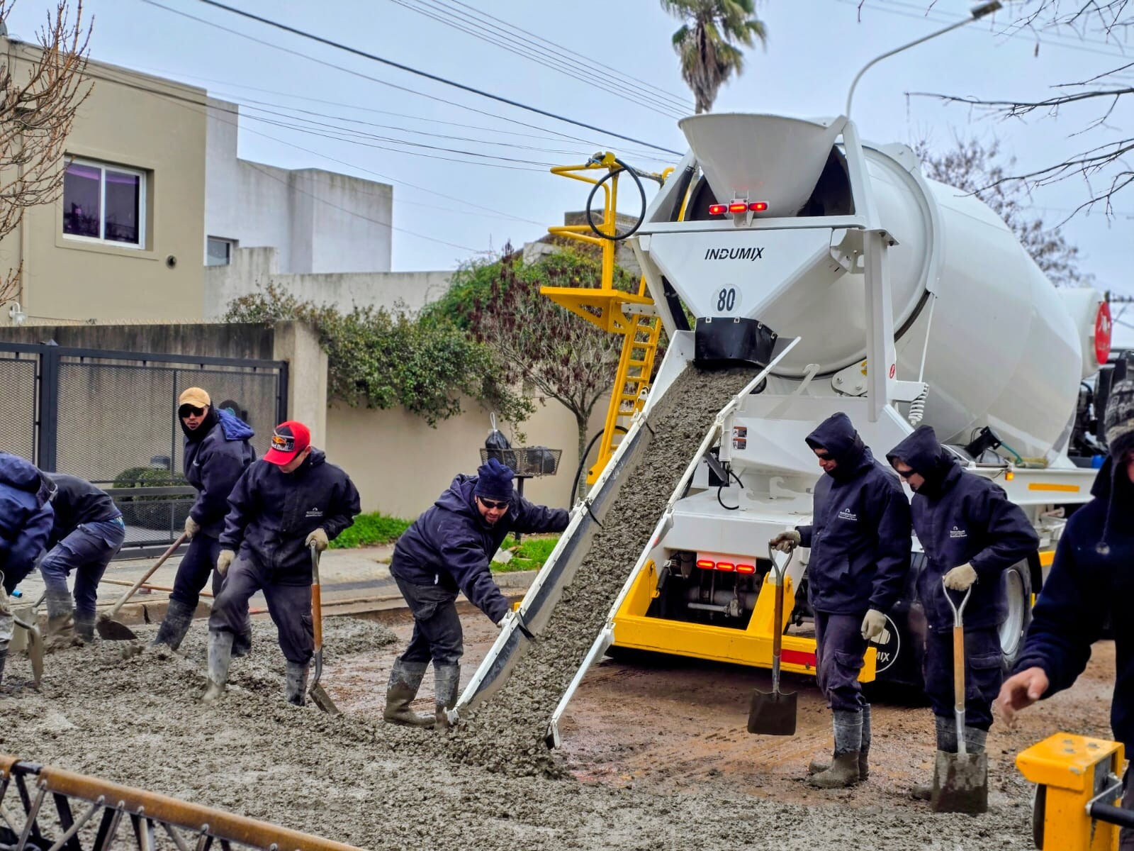 El Municipio avanza con la repavimentación de Tacuarí y el lunes se cortará el tránsito entre Avellaneda y Roser