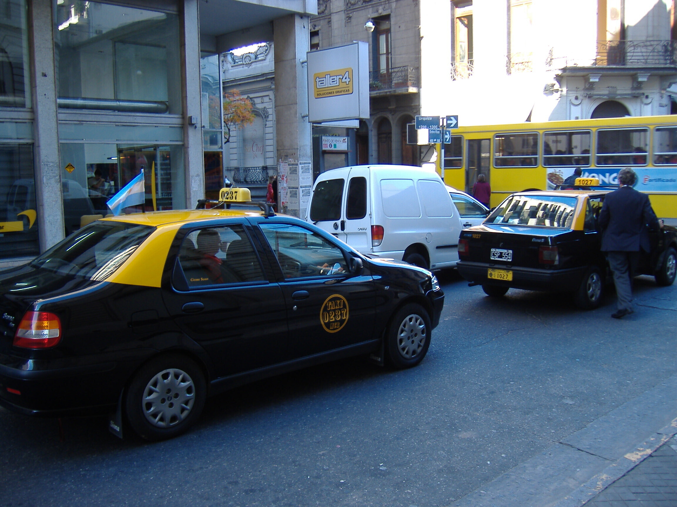 Taxis: créditos «inviables» y competencia desleal con Apps de viaje