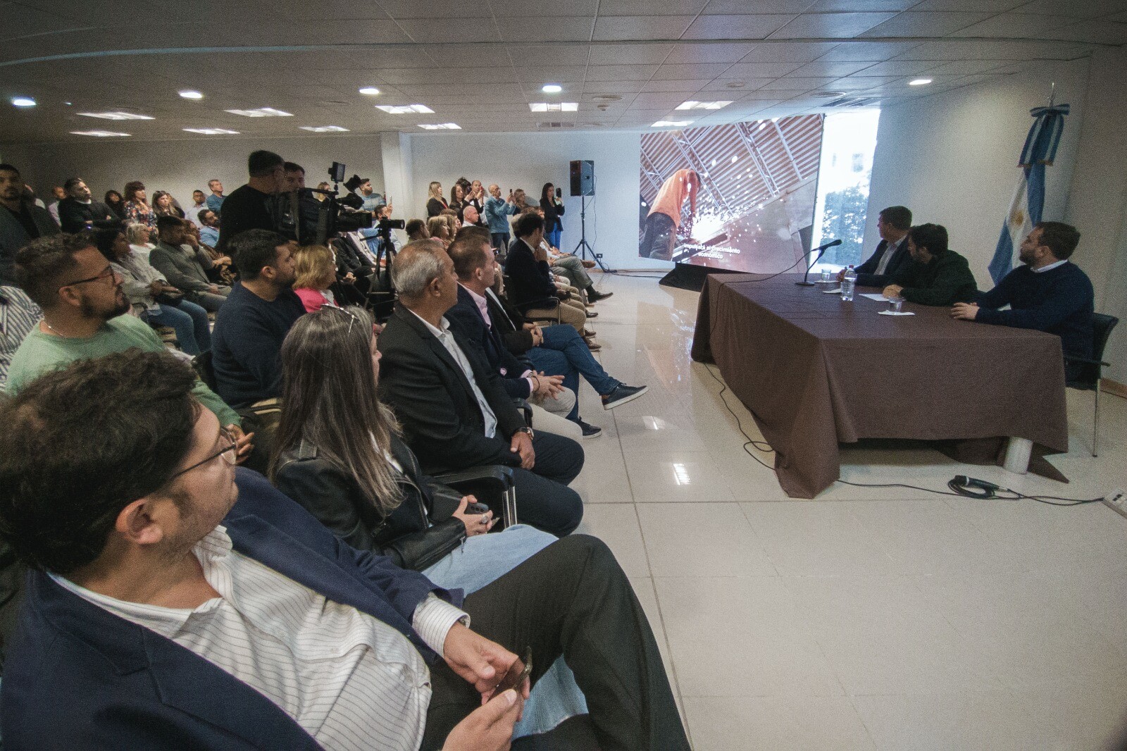 Torres y Biss encabezaron la presentación del Proyecto de Muelle Multipropósito (2).jpeg
