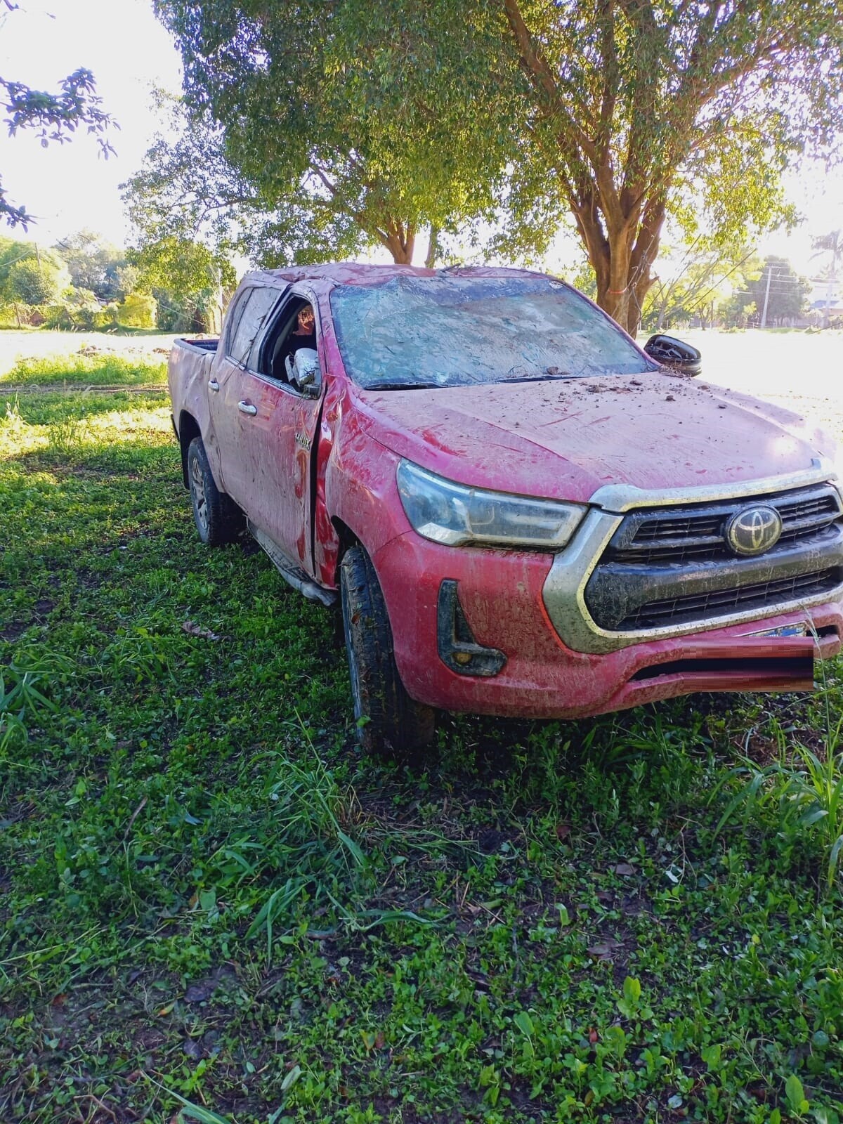 Trabajos dengue cementerio San Antonio.jpeg Evadió un control policial, despistó y volcó. La camioneta era robada
