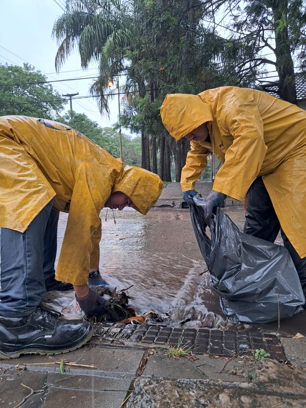 Trabajos2.jpg Inmediata intervención comunal para aliviar efectos de la lluvia