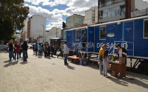 El tráiler de Salud llega al barrio Don Bosco con atención médica