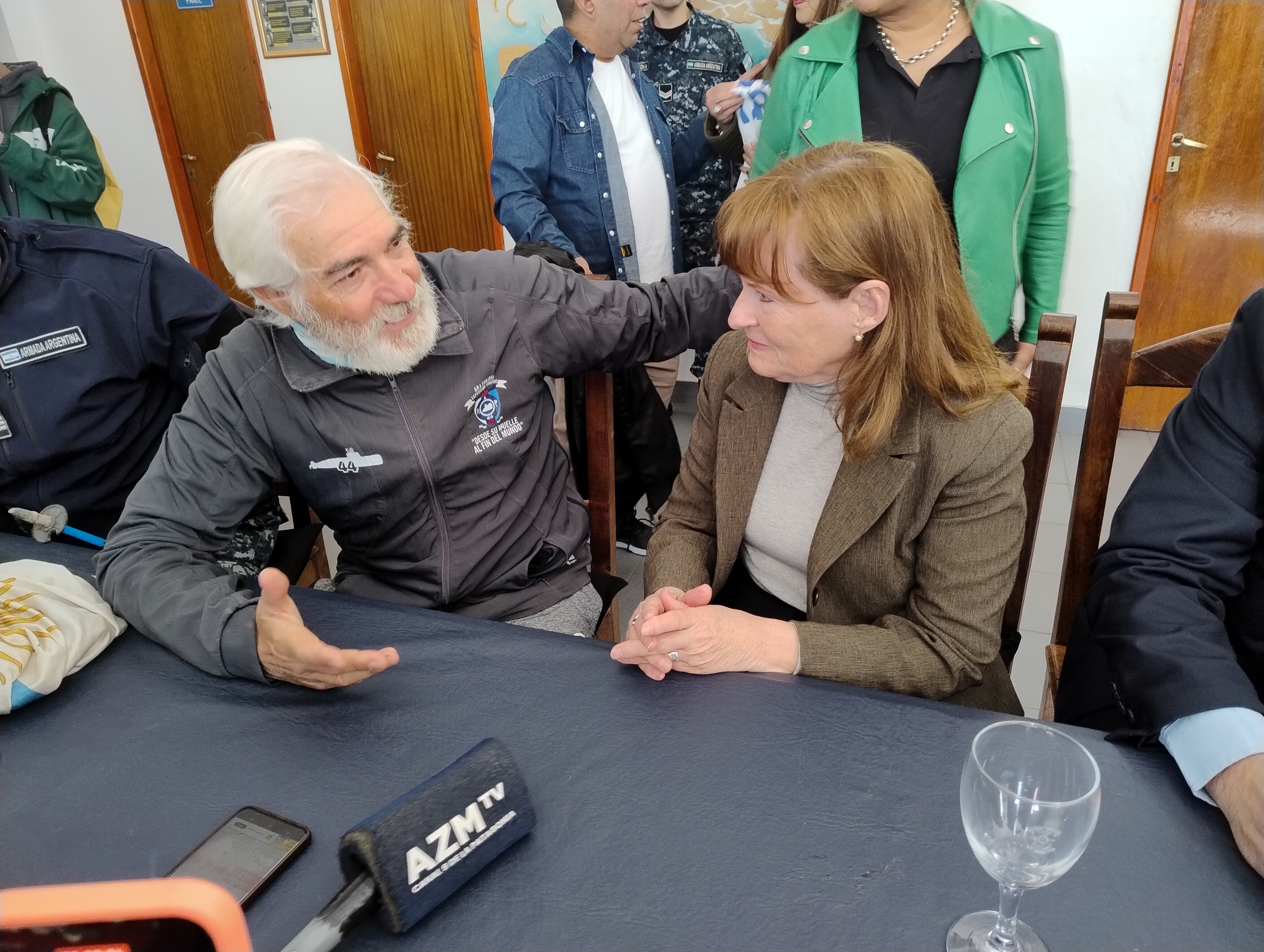 Emotiva recepción en Comodoro Rivadavia de travesía en homenaje al submarino “ARA San Juan”