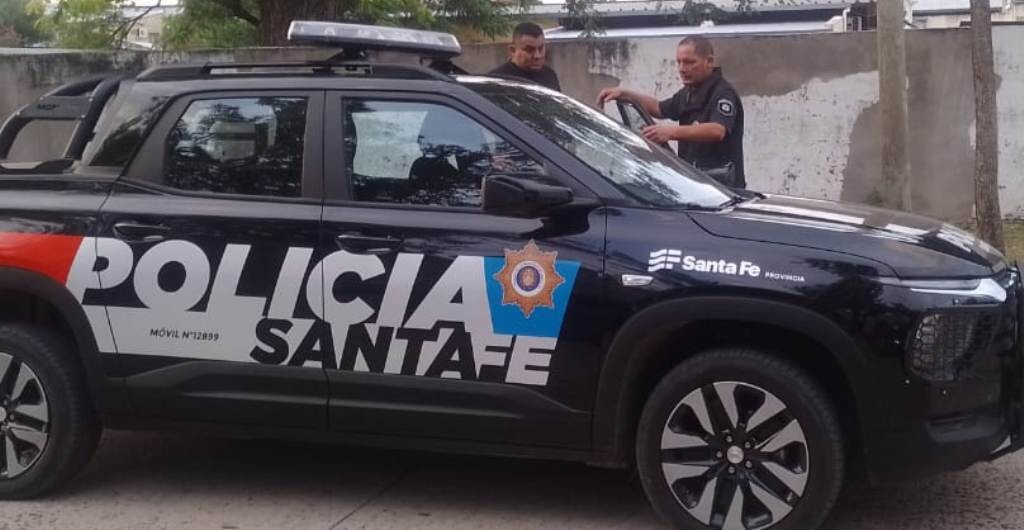 Vándalos ingresaron a la escuela 468 de Las Toscas, destrozando Ventanas y NO lograron robar nada por la acción rápida de la policía.