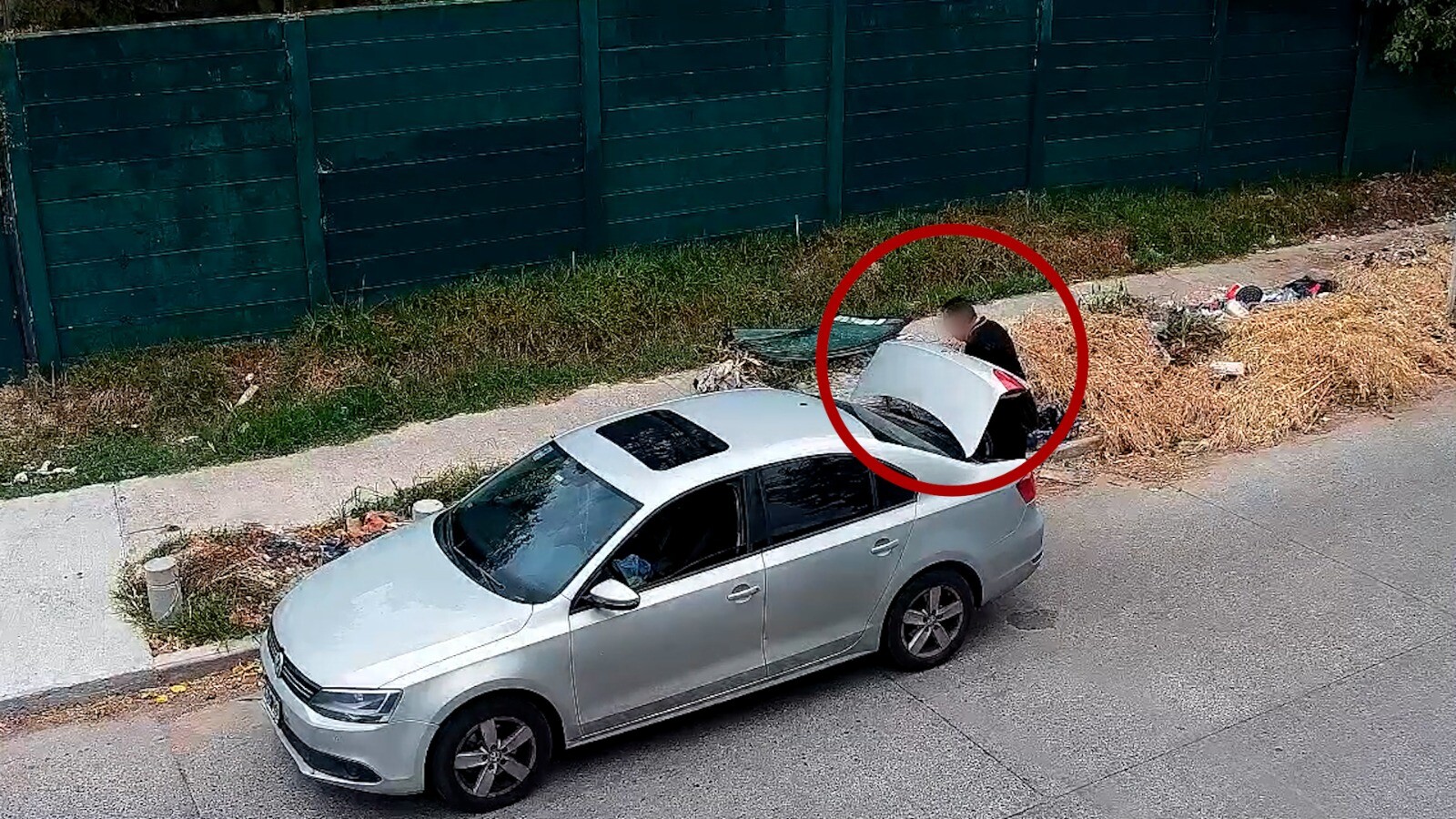 San Miguel: un hombre multado por tirar basura en la calle