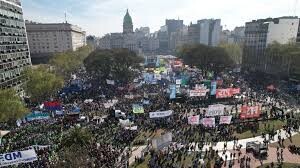 Marcha federal universitaria: En un duro documento, universidades le pidieron a la Corte «que no permita que el Gobierno siga incumpliendo la ley de Financiamiento»