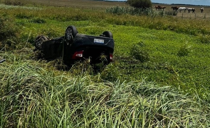 Conductora se durmió al volante y volcó en la Ruta 12
