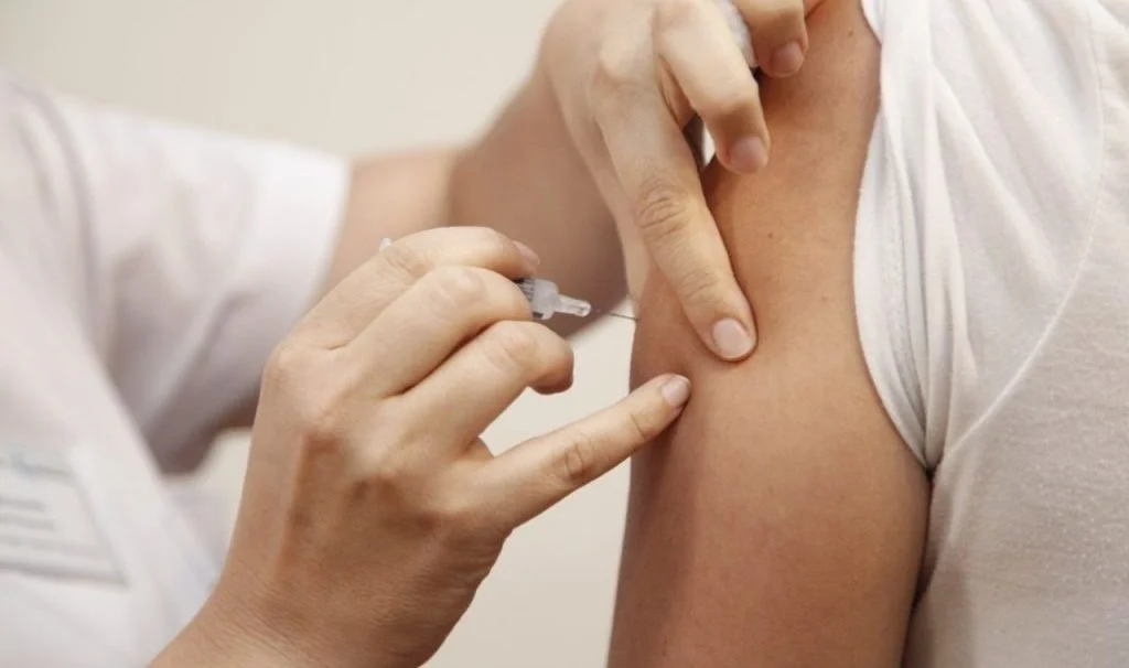 Vacunación vespertina durante enero y febrero en el CAPS Próspero Palazzo