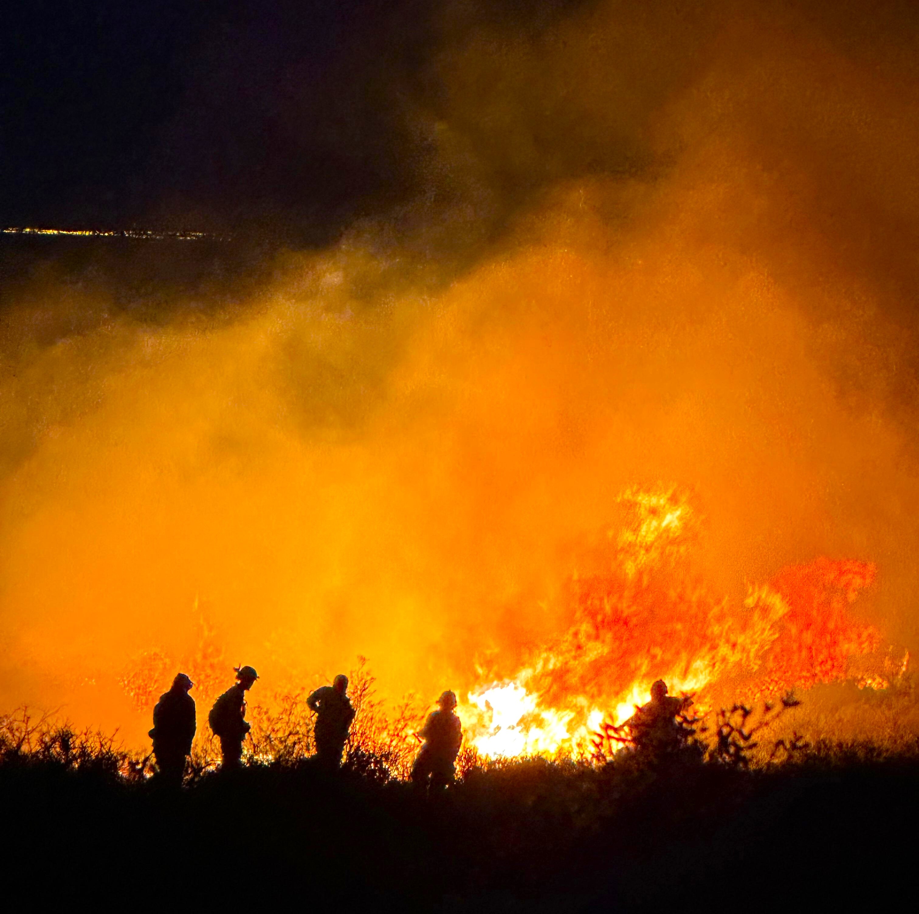 Verano Seguro: El Gobierno del Chubut actuó rápidamente para extinguir incendio de pastizales provocado por la caída de un rayo