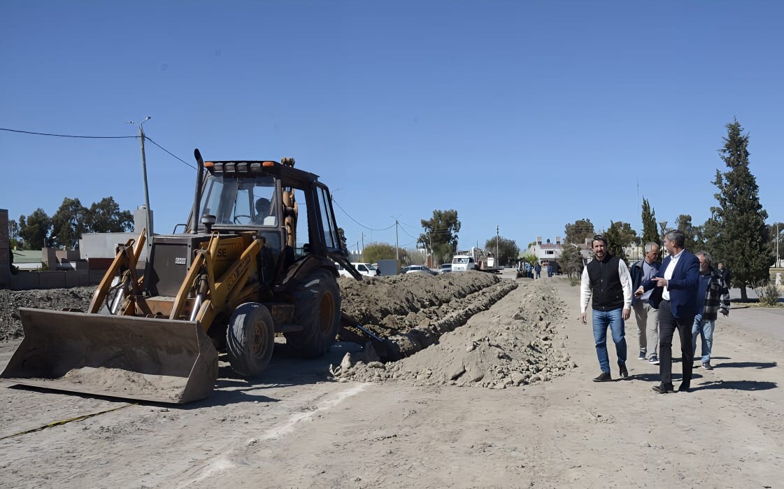 Merino supervisó los trabajos de readecuación en la laguna para el funcionamiento de los food trucks