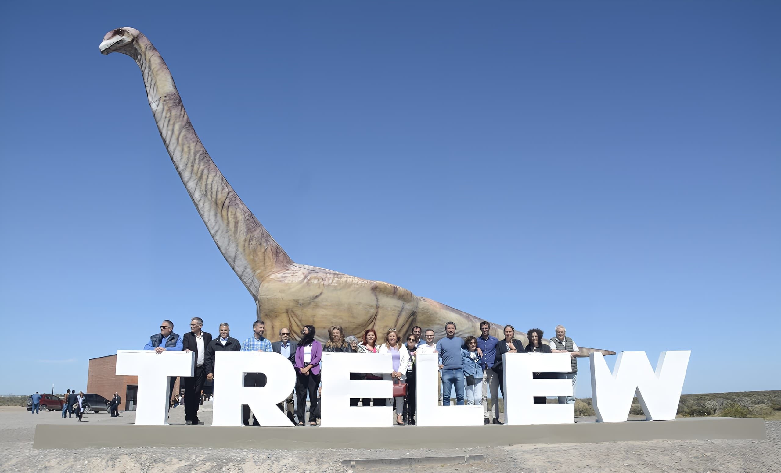 Merino inauguró el Centro de Visitantes del Patagotitan Mayorum