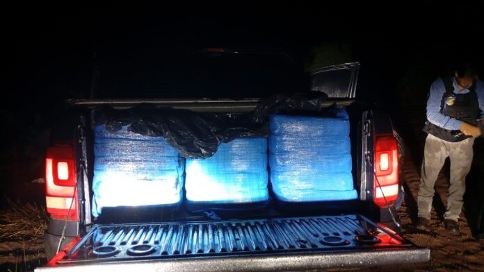 WhatsApp-Image-2024-11-19-at-11.28.18-AM-1-696x392.jpeg Investigadores detuvieron a dos personas y secuestraron 750 kilos de hojas de coca