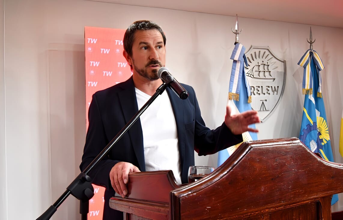 Merino avanza en la reestructuración del gabinete