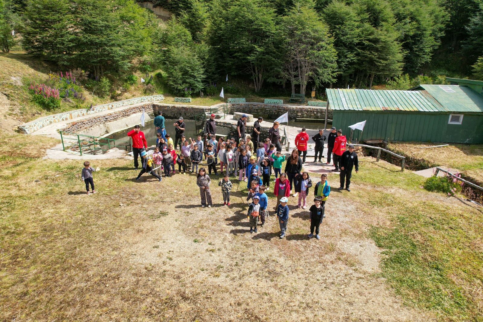 Colonias de Verano 2025: Niños y niñas disfrutaron de una jornada en las Termas del Río Valdez