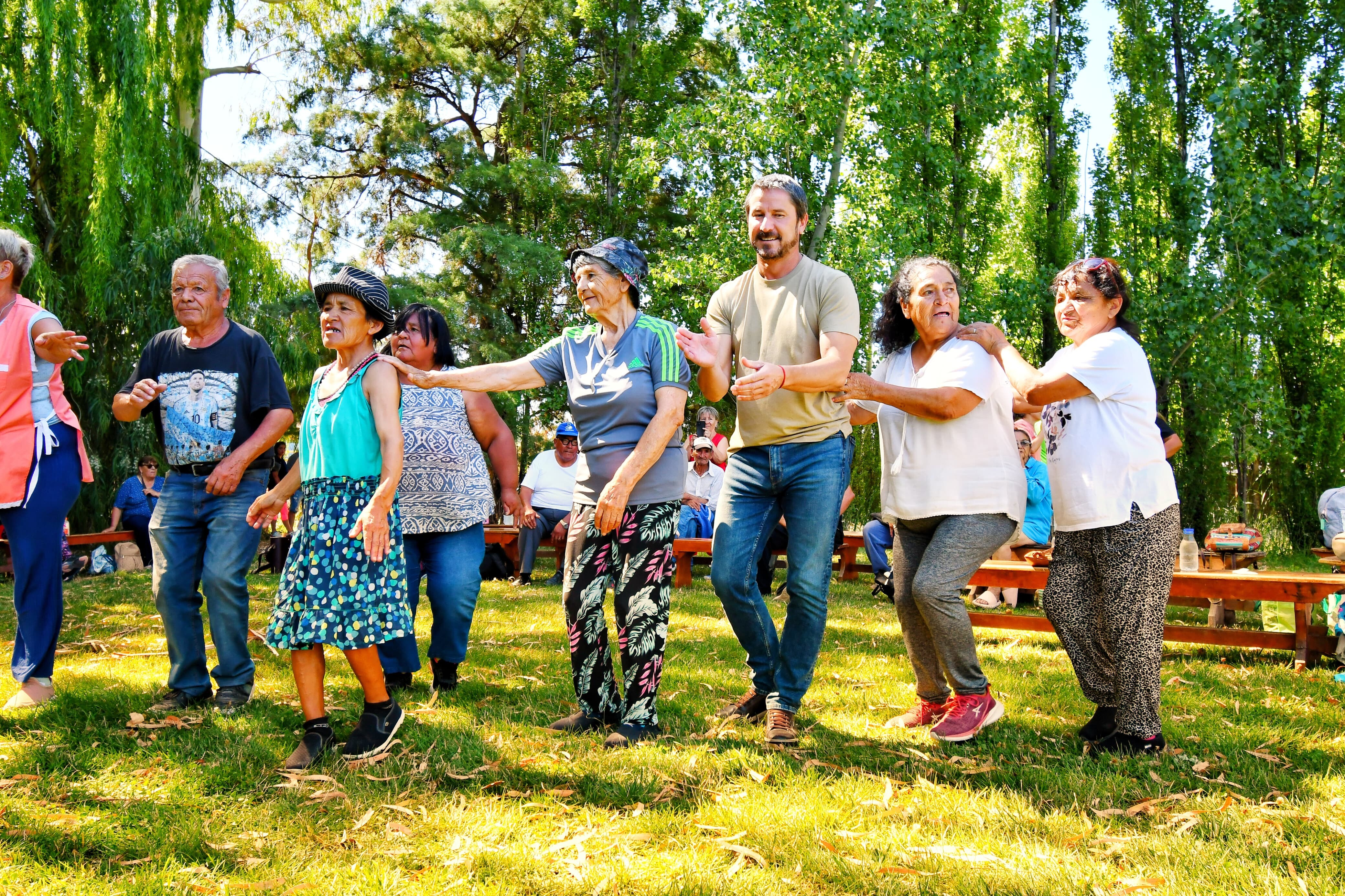 Merino participó del colorido cierre de la colonia de verano de adultos mayores