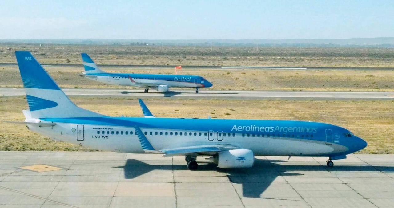 Se ejecutan obras de repintado en la plataforma del aeropuerto