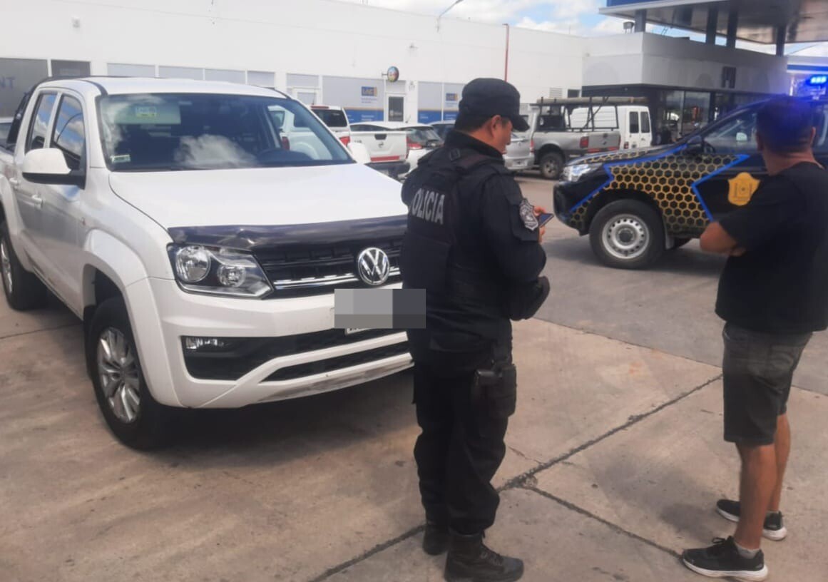WhatsApp-Image-2025-02-19-at-9.57.27-PM-1.jpeg La Policía de Salta recuperó una camioneta sustraída