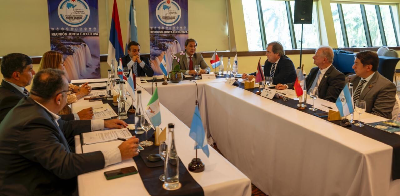 Bernis participó en la reunión del Parlamento del Norte Grande en Misiones