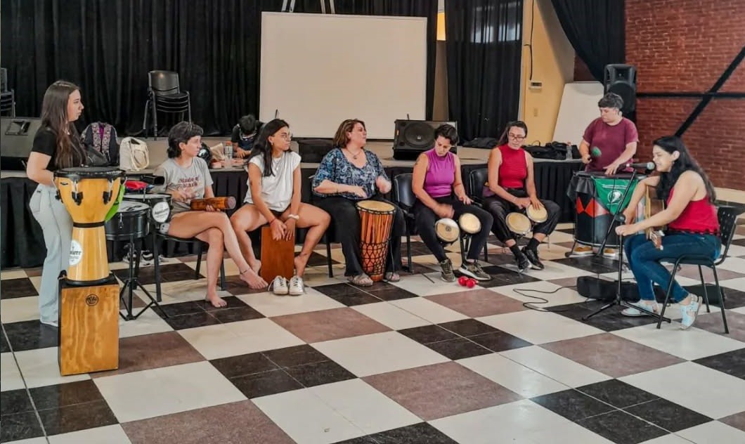 Este finde culmina en La Mandinga  el festival “Voz Florecida Mujer”