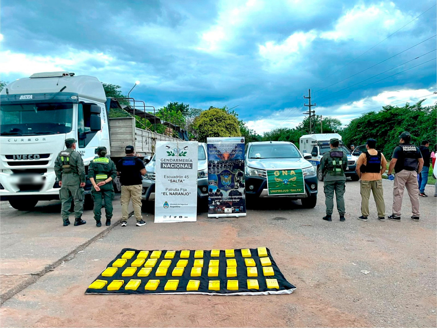WhatsApp-Image-2025-04-01-at-10.13.01-AM-1536x1152.png Detenidos con más de 41 kilos de cocaína