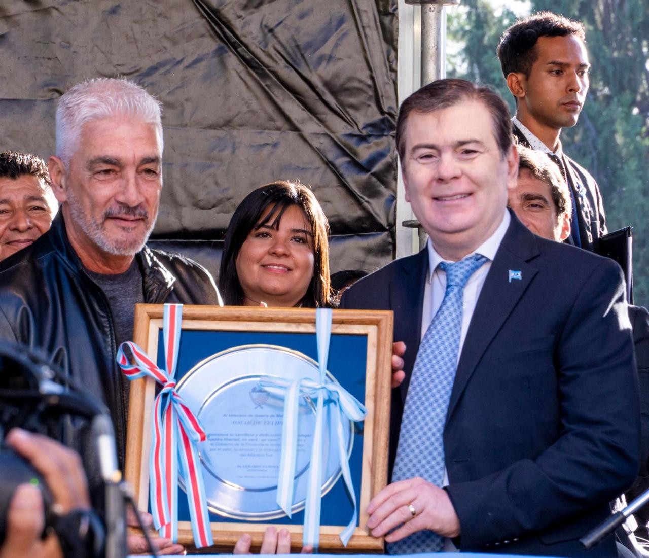 OMAR DE FELIPPE fue homenajeado en el acto del 2 de abril