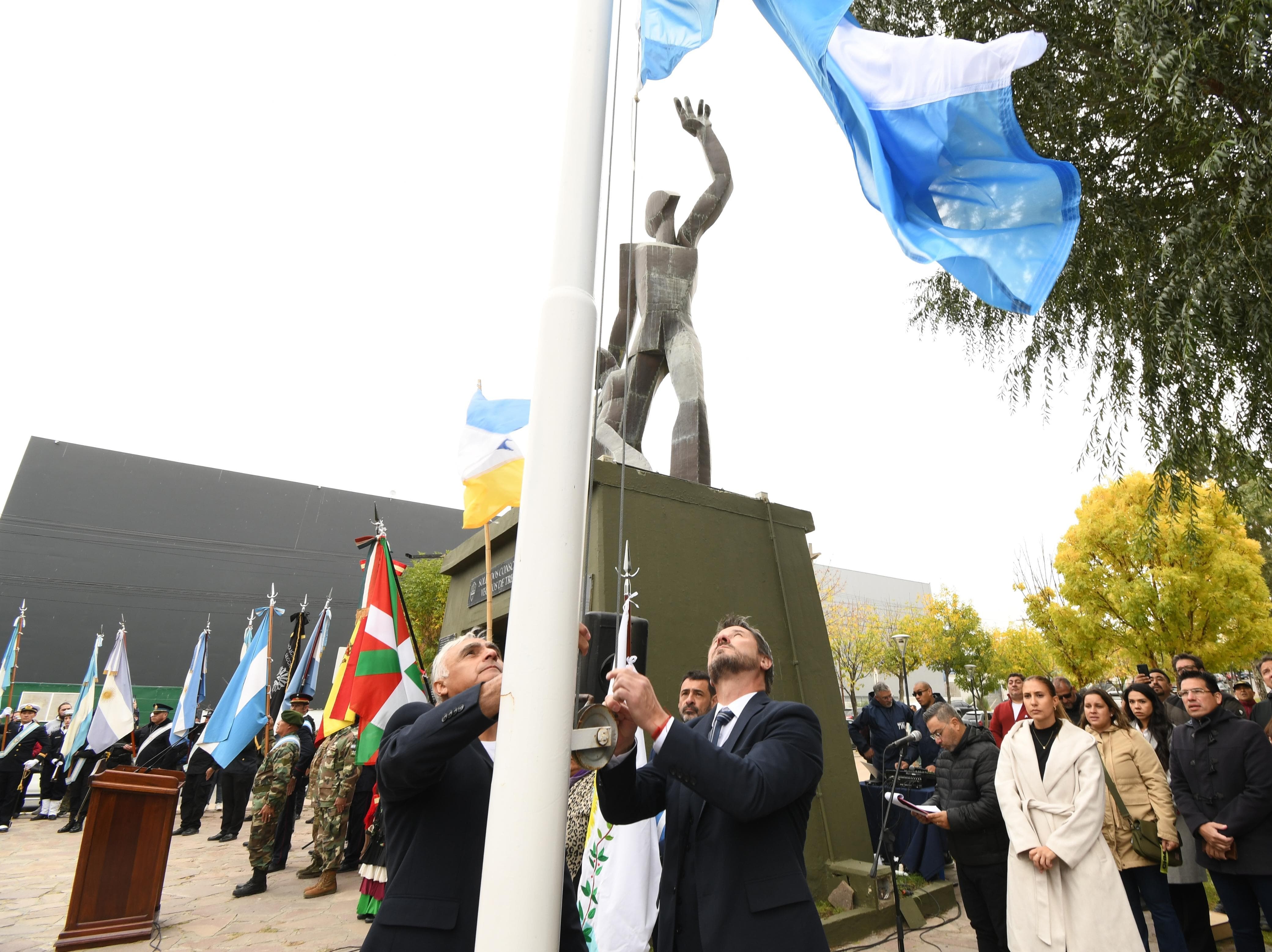 Merino encabezó el acto por el 2 de abril: «Esta gestión municipal colaborará para mantener viva la llama de la memoria Malvinas”