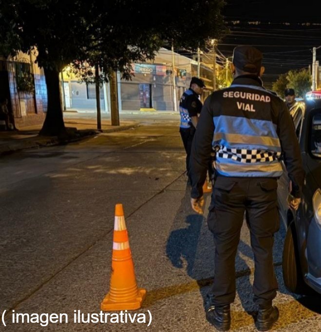 Conductor alcoholizado lesionó a un policía y fue detenido