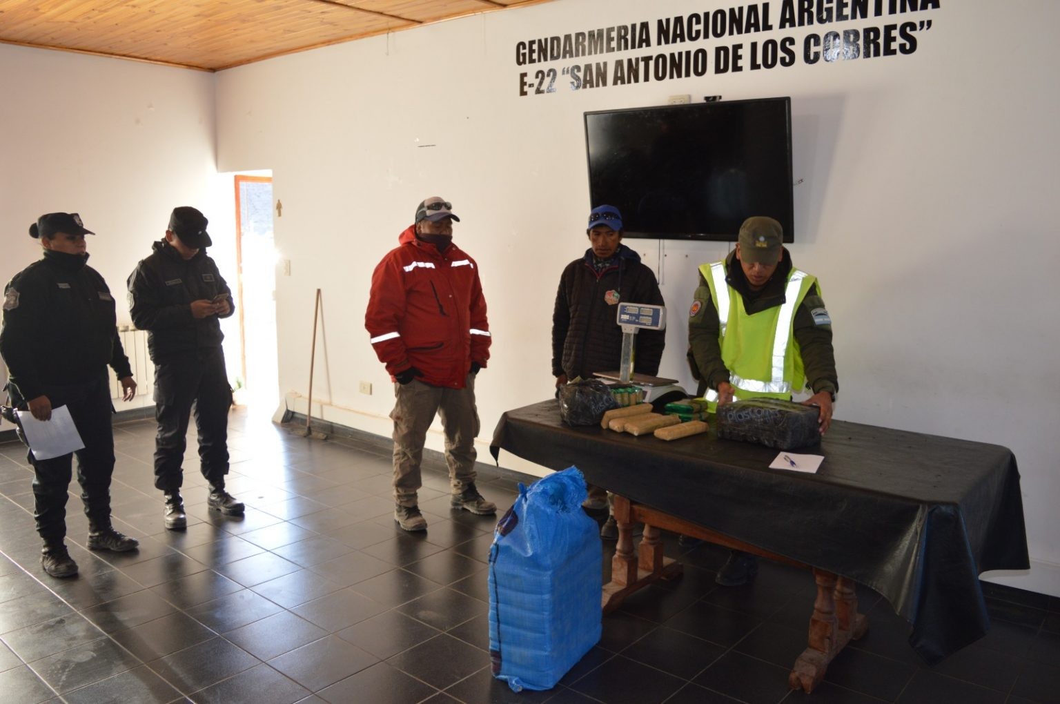 La Policía secuestró más de 150 kilos de hojas de coca en Campo Quijano