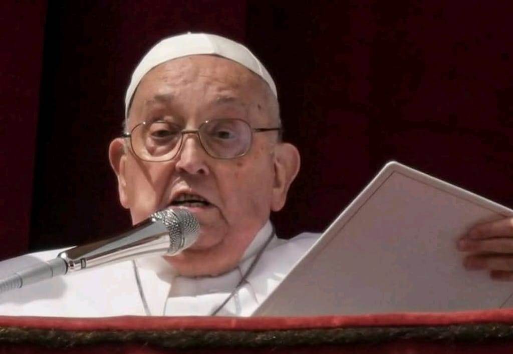 El Gobierno decretó siete días de duelo por el fallecimiento de Francisco