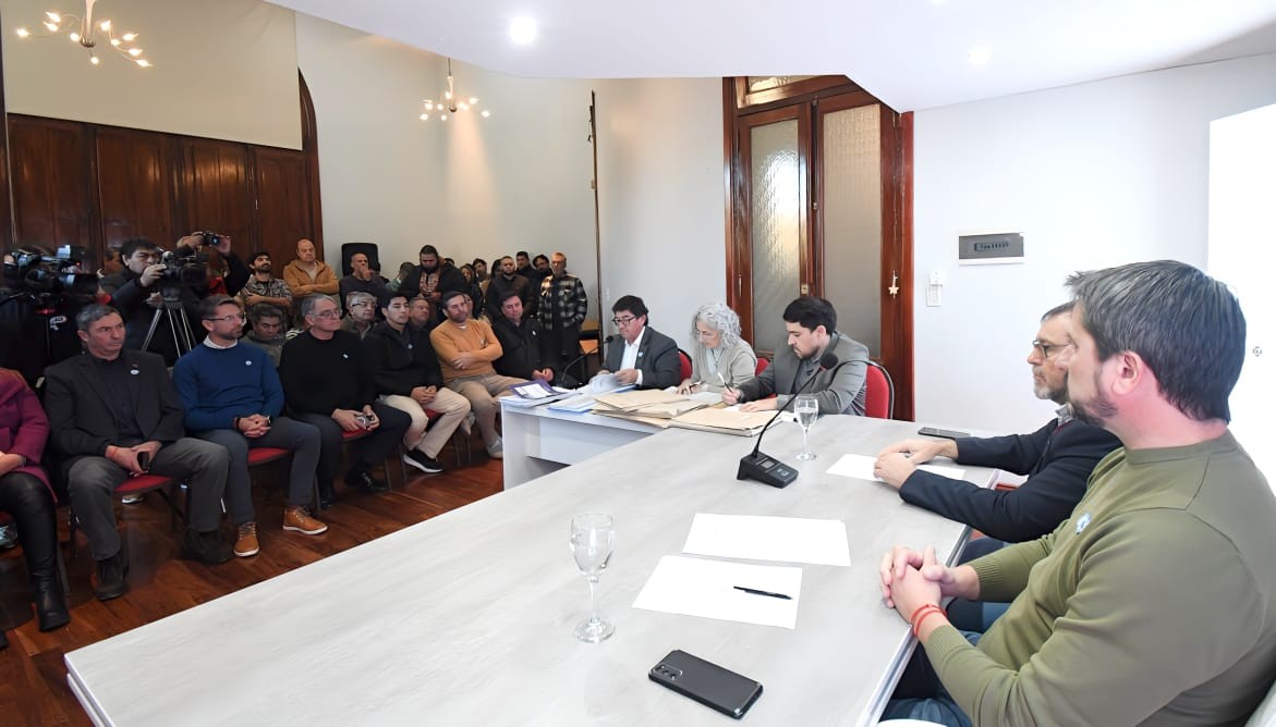 Comienza el esperado plan de pavimentación en Trelew: apertura de sobres para la obra en los barrios San José y Los Sauces