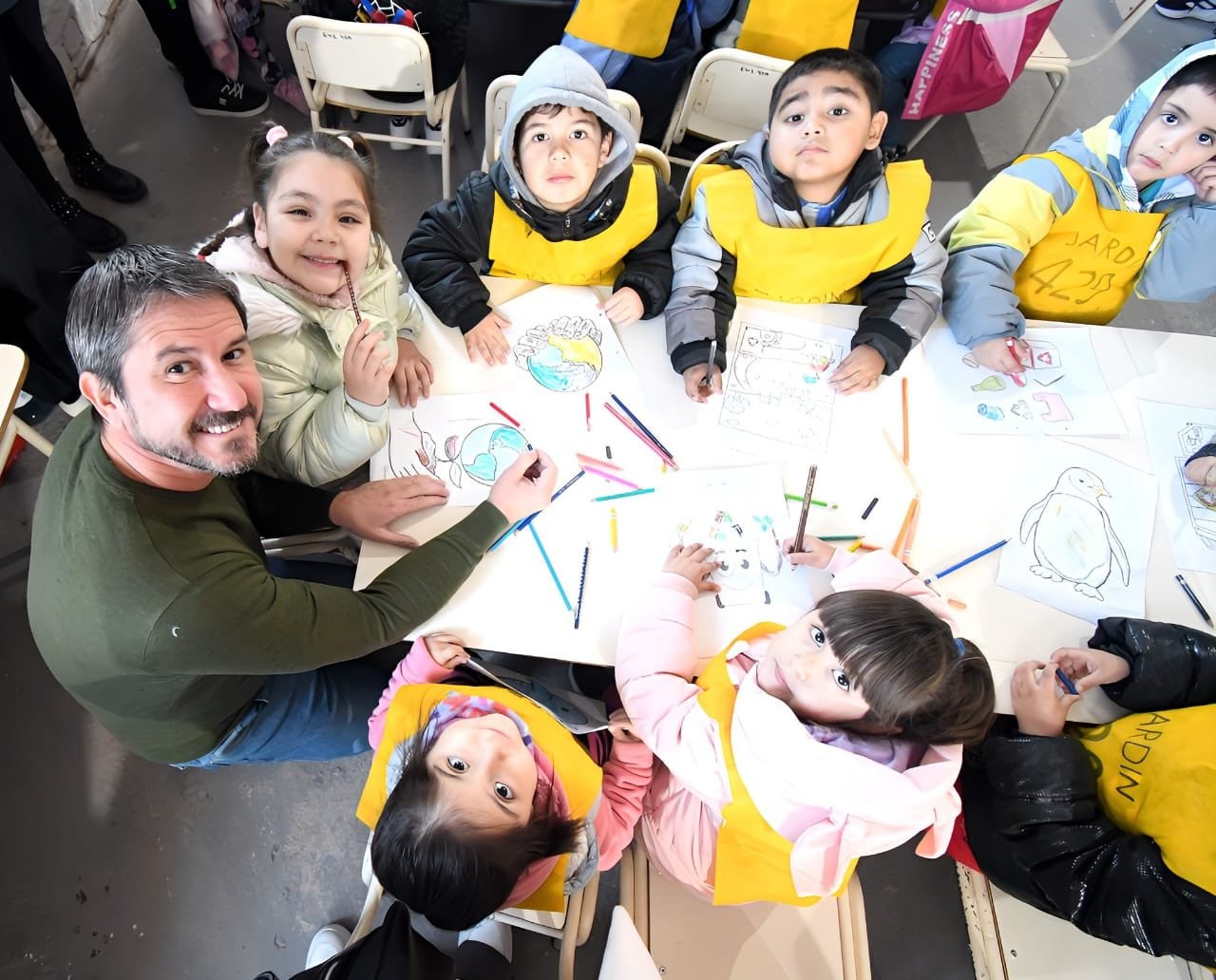 Más de 2 mil estudiantes y vecinos participaron de la Expo Ambiente 2025