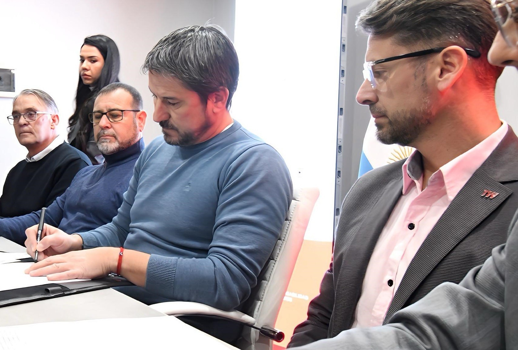 Loteo Belgrano: Merino firmó un convenio para avanzar en la titularidad de los terrenos y la factibilidad de los servicios