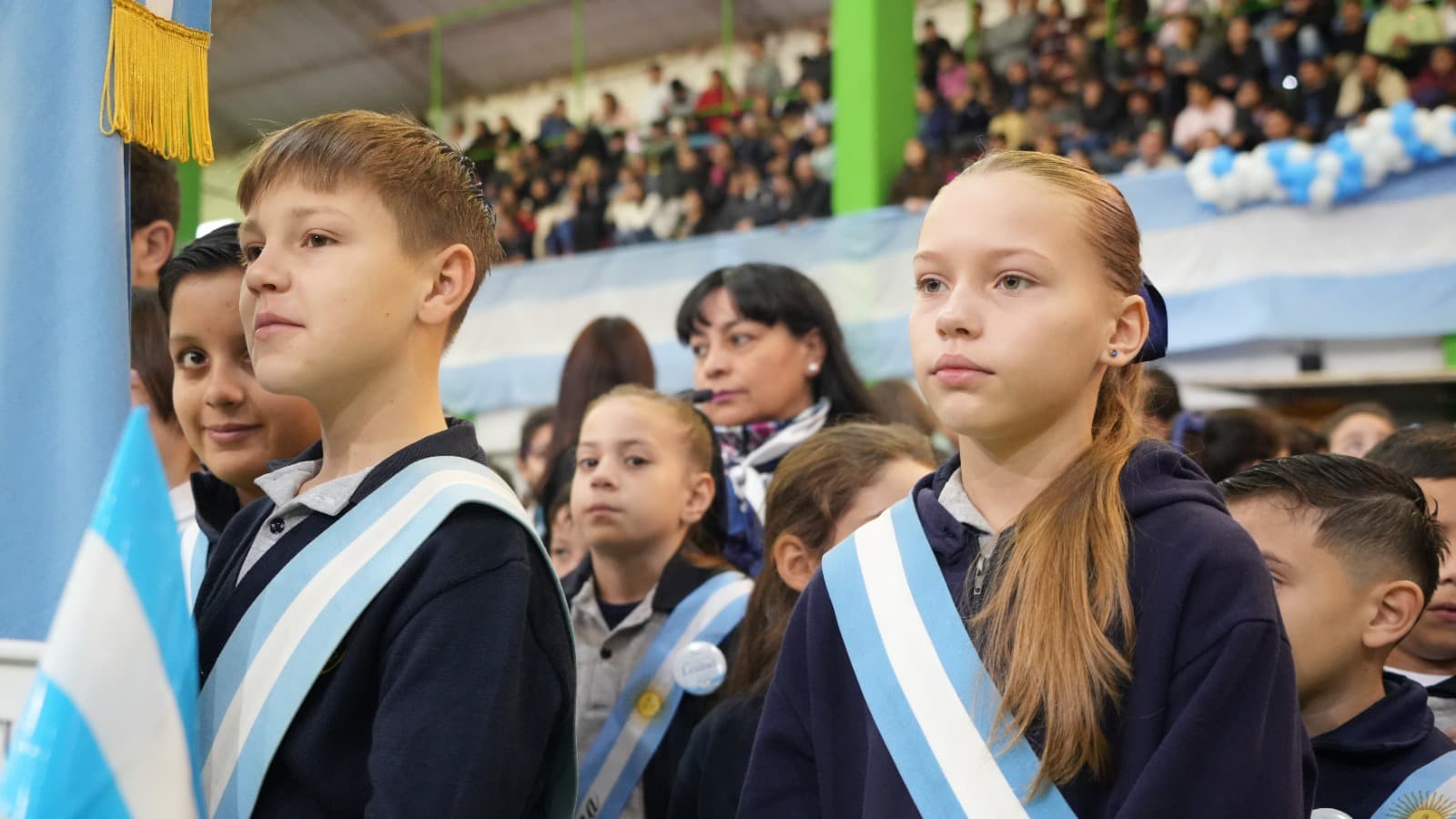 Emotivo acto por el Día de la Bandera en Apóstoles.